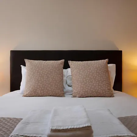 Wander Unwind - Wine Cellars Vila Nova de Gaia