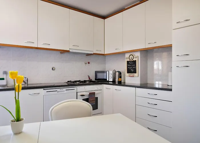 Wander Unwind - Wine Cellars