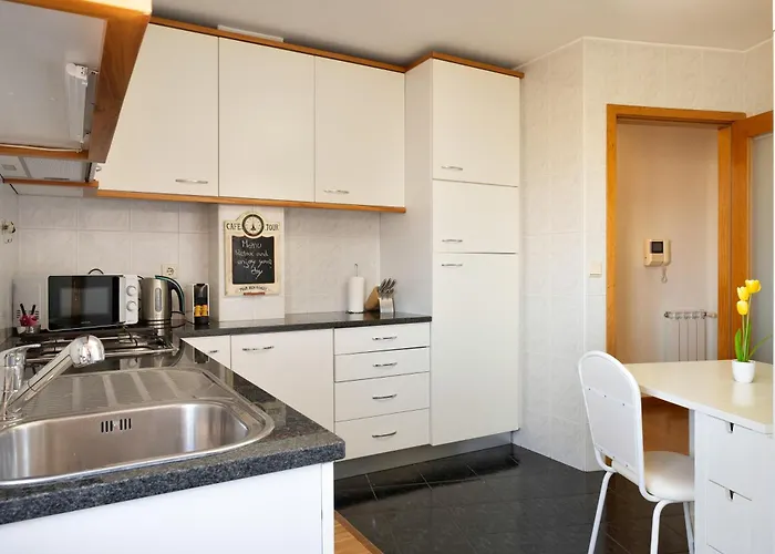 Wander Unwind - Wine Cellars Vila Nova de Gaia